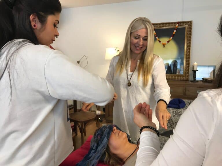 Cómo prepararte para una sesión de péndulo hebreo con una terapeuta profesional